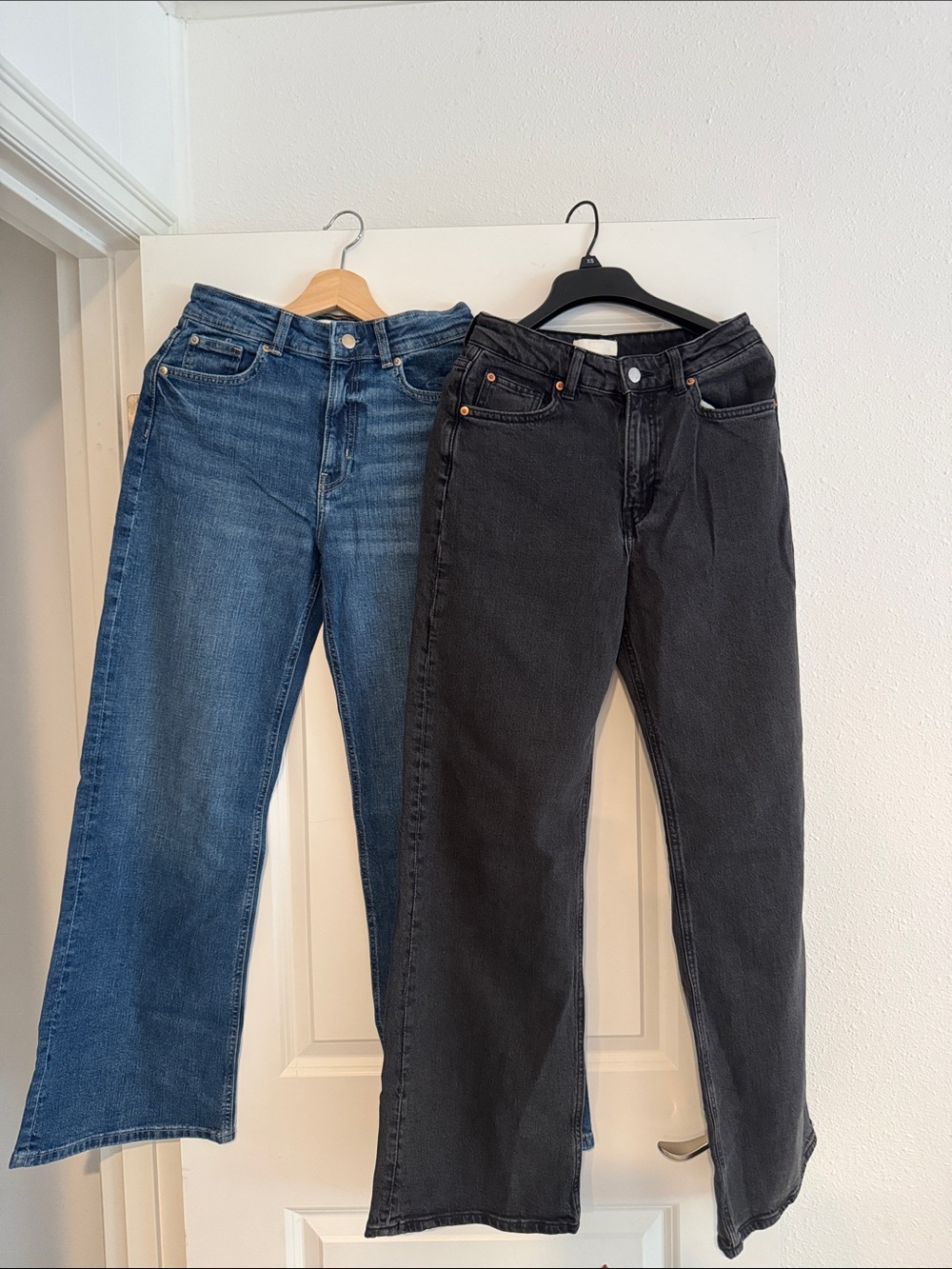 Set of 2 High Waist Mid-Blue Denim and faded black denim size 4